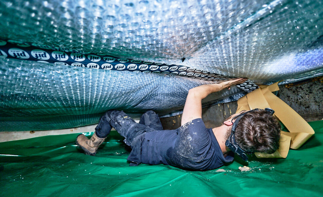 Aanbrengen PIF vloerisolatie door Lammertink